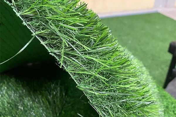 LVT flooring means Luxury Vinyl Tiles flooring. It comes in the form of rectangular planks that mimic wooden or SPC flooring. The floor plank has many layers, with the decorative layer being third from the UV and wear layers.